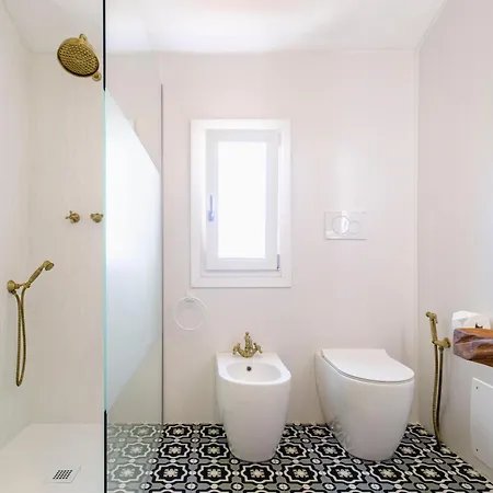 Roof33 Attico Di Lusso In Centro A Apartmán *